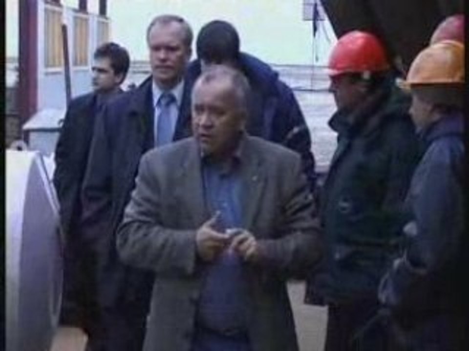 Давай закурим друг нефтяник...
