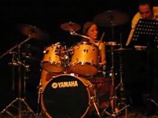 Fete du CREA juin 2008 , Helene à la batterie