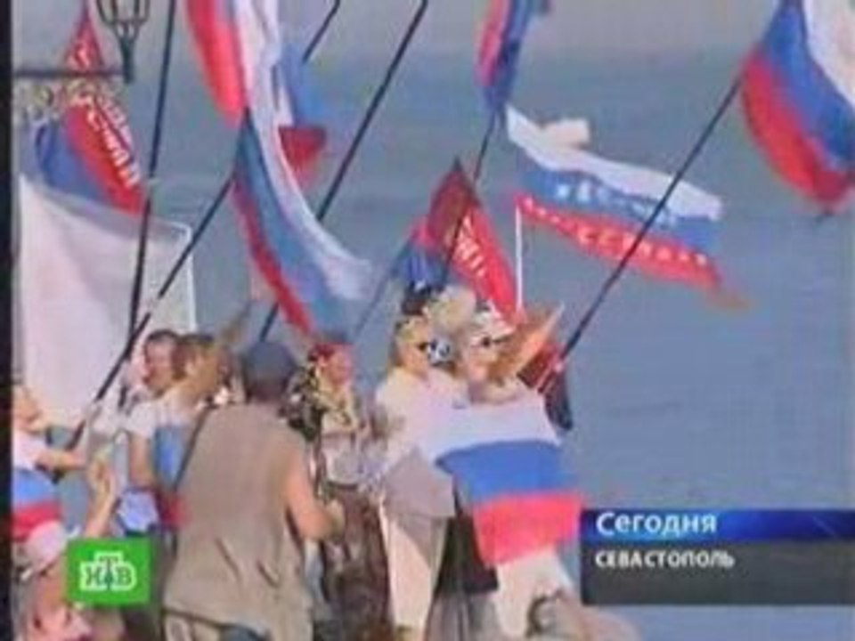 встречал моряков цветами