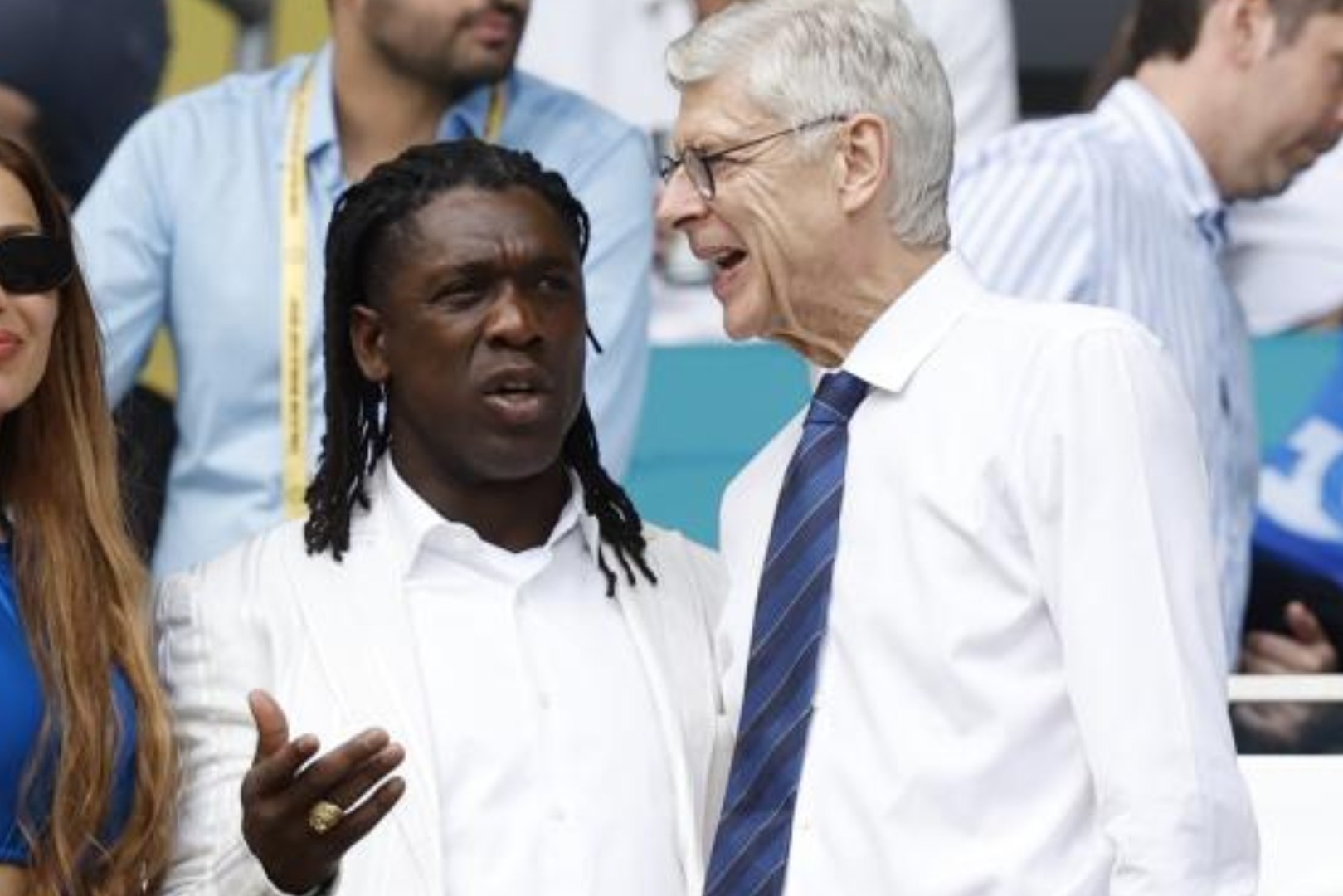 Un històric del futbol mundial recorre a Seedorf per a sortir d'una crisi desesperada