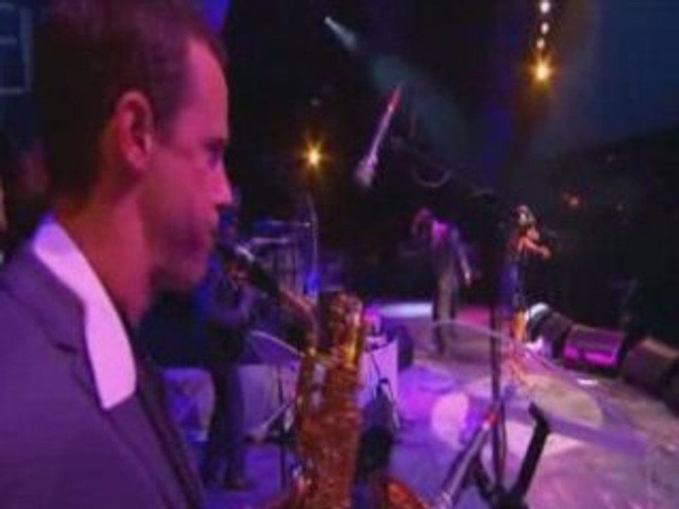 Amy Winehouse - A message to you rudy (live Glastonbury 08)