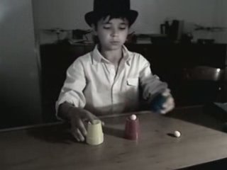 Tour de magie gobelets1