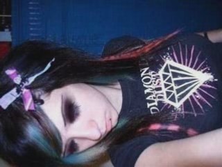 Lauwrie™ , the cutest emo girl ever.