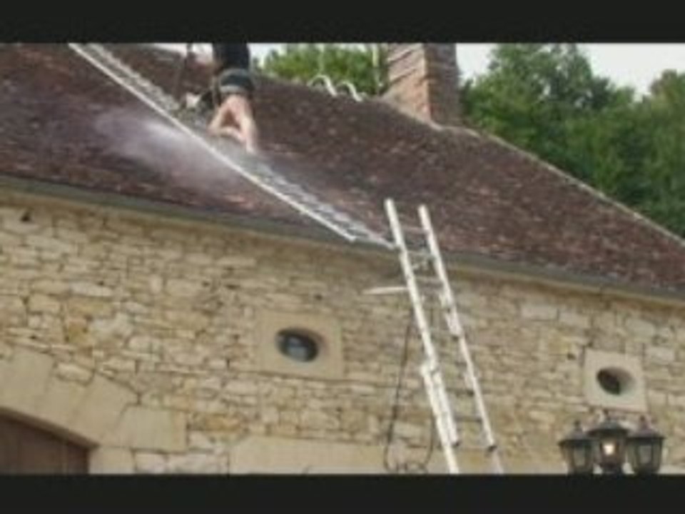 haute pression sur le toit avec notre échelle de toit