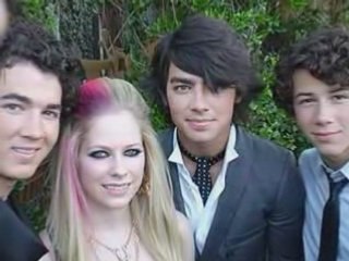 JONAS BROTHERS pictures + the BONUS JONAS