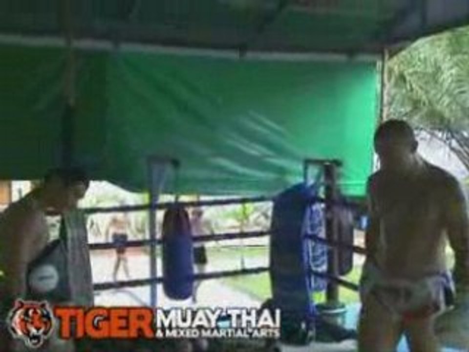 Ratchadamnern and WMC champ Bernung trains Alan Belcher