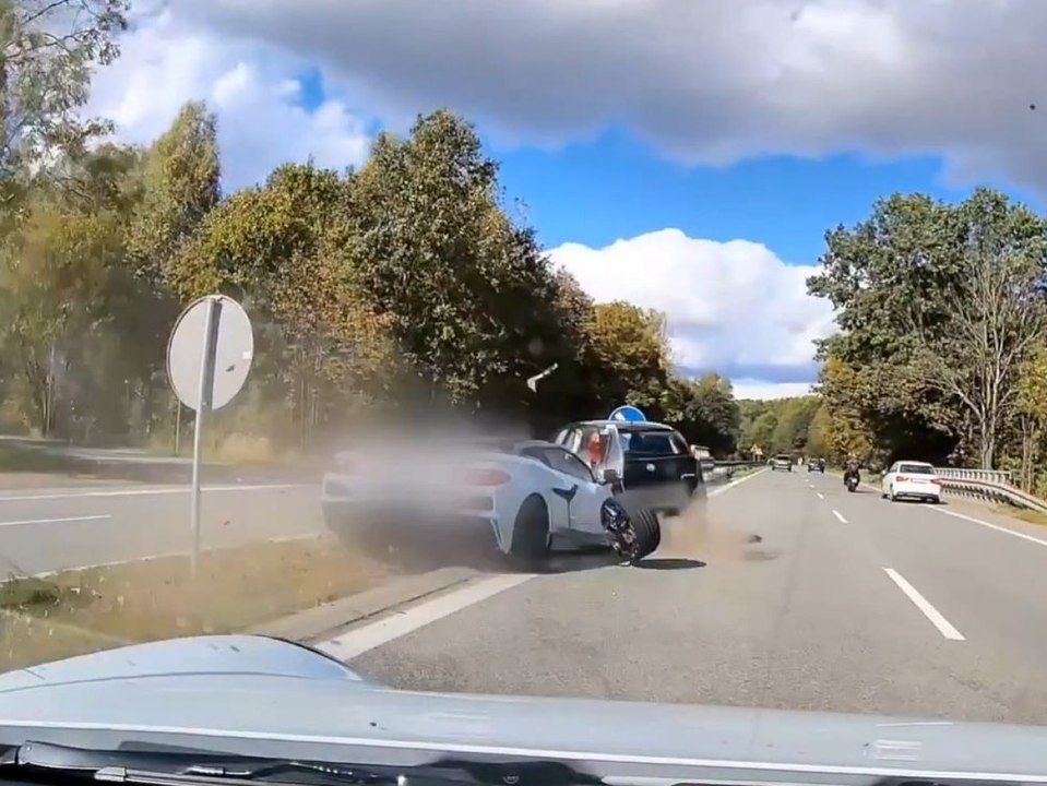 Riskantes ausweichmanöver endet in heftigem crash