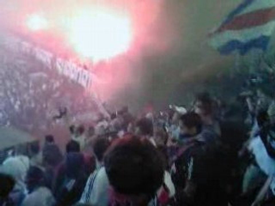 PSG-BORDEAUX 1-0 ambiance et fumigene de malade  16Aout 2008