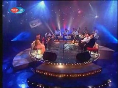 Bedia Akartürk , Gülşen Kutlu - Asker Yolu Beklerim