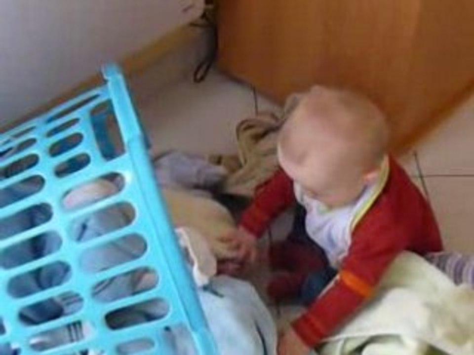 Evan range le linge ! lol