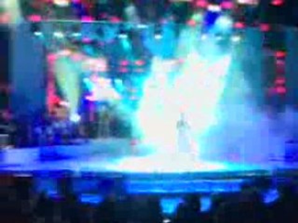 Tarkan-Bounce @4 agustos 2008 Harbiye Acikhava konseri