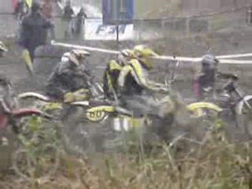 Départ  4 MX anciennes Martigné Ferchaud 2008