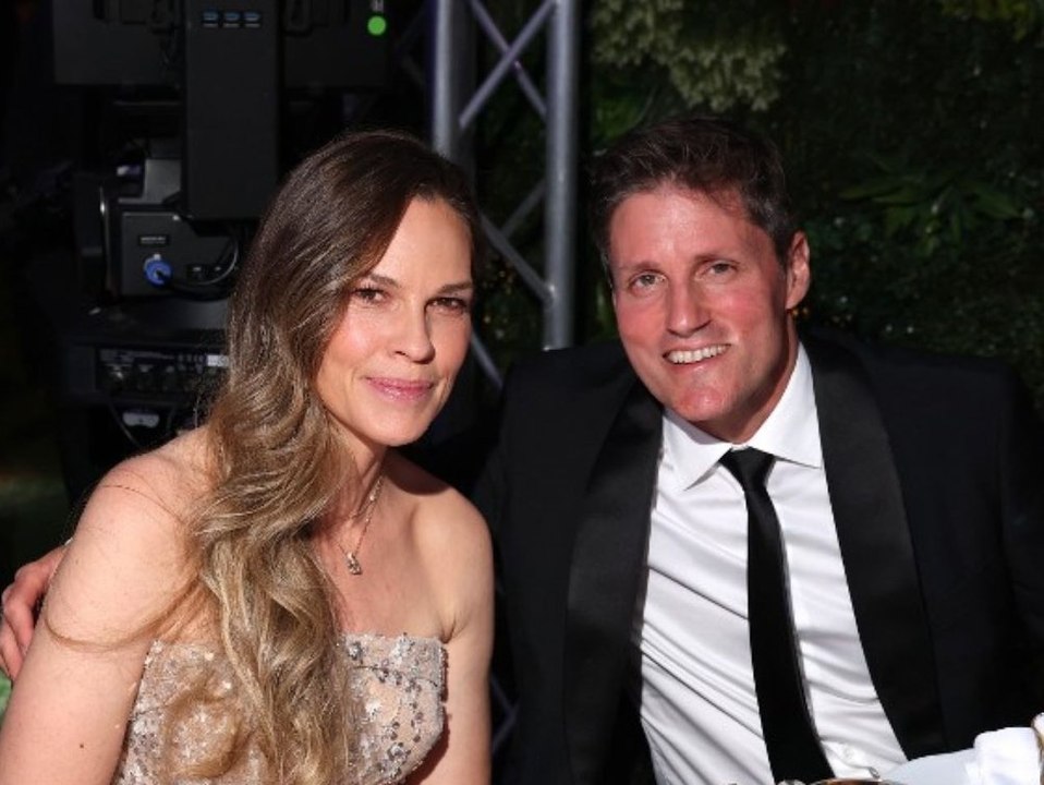 Tanzende Strichmännchen: Hilary Swank verkündet ihre Schwangerschaft
