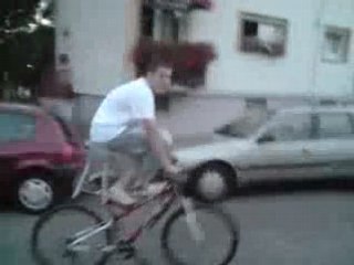 Moi, ac un tabouret sur un velo xD '2'