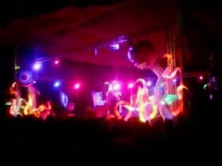 boom festival 2008, le dancefloor en pleine activité