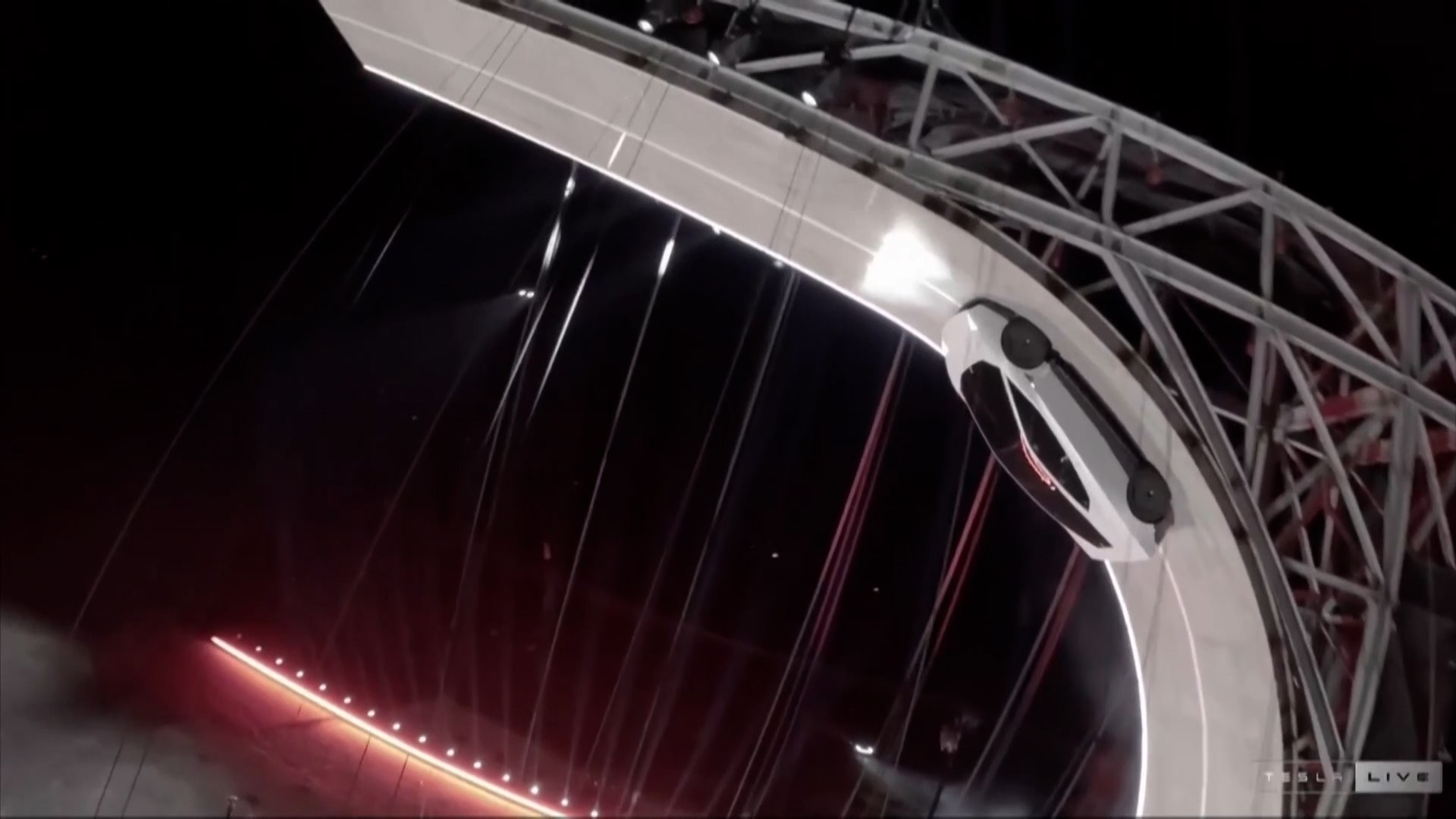 Tesla presenta un coche eléctrico con tecnología de SpaceX que puede volar y acelera como un cohete
