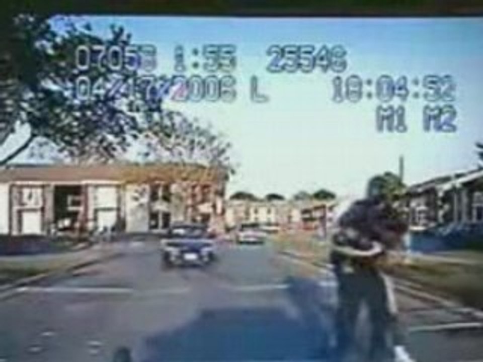 Cops Gets A Beat Down During Arrest