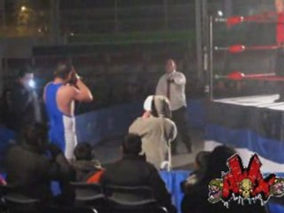 Bunny Golpea con una Camara a Resistencia AWX