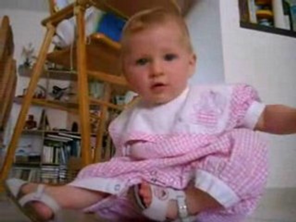 Alyssa à quatre pattes