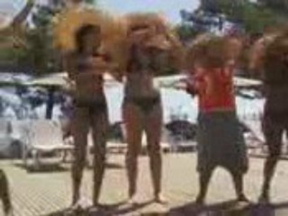 Mes vacances en Corse - Danse de la Piscine !!