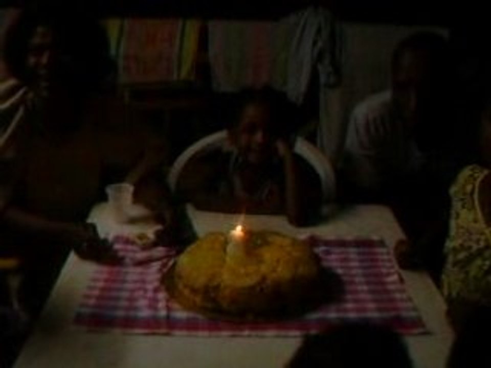 Maëlys resouffle enfant ses bougies