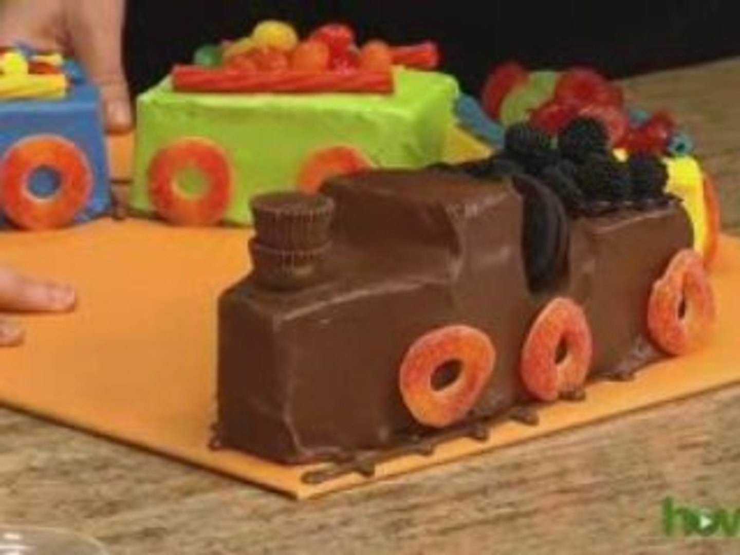 How to make a train birthday cake - video Dailymotion
