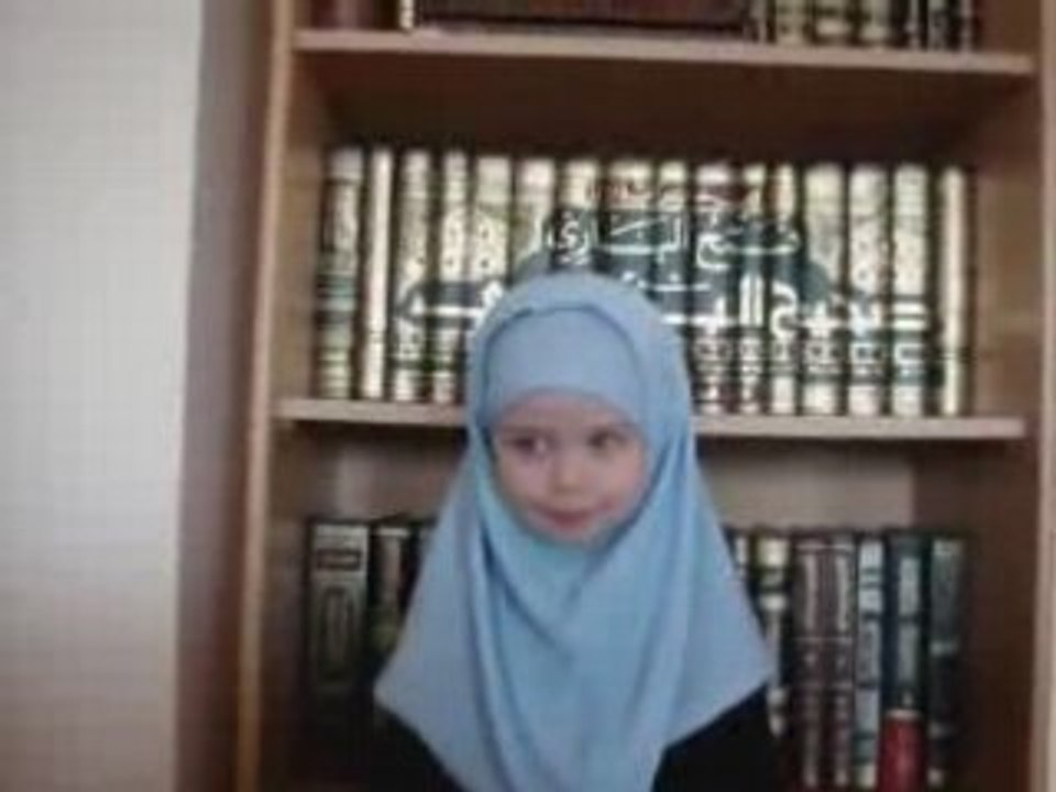 Petite Fille Autrichienne Récitant Du Coran (MashAllah)