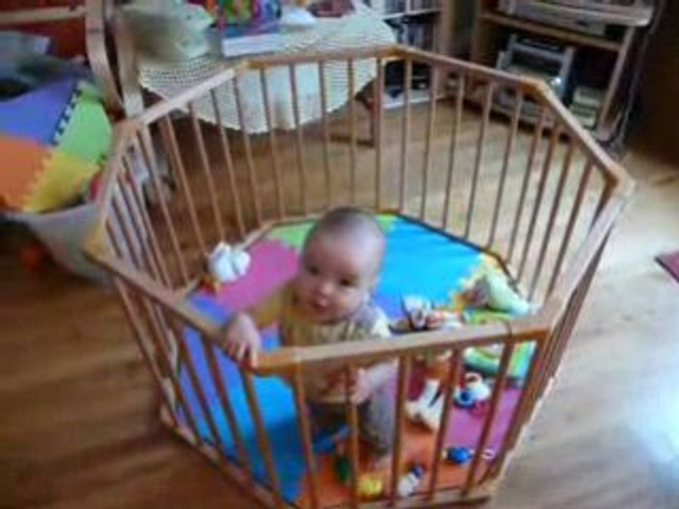 Aodren se met debout dans son parc