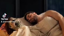 "POV: Te vas a dormir tranquilo porque 'ganaste' la discusión... hasta que volteas a verla a las 3:00 AM 💀"