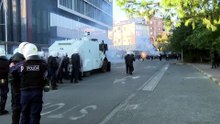 Συγκρούσεις αστυνομίας με διαδηλωτές στα Τίρανα για έκτη μέρα