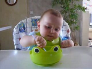 Je mange tout seul !