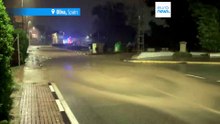 Ulice i samochody pod wodą po ulewach we wschodniej Hiszpanii