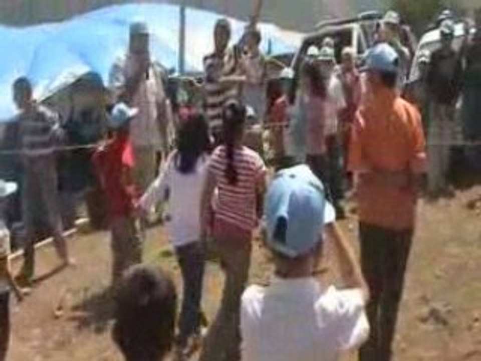 Kızlar yumurta yarışı