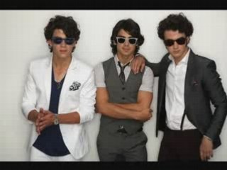 THE JONAS BROTHERS -  VIDEO GIRL (NEW) + LYRICS