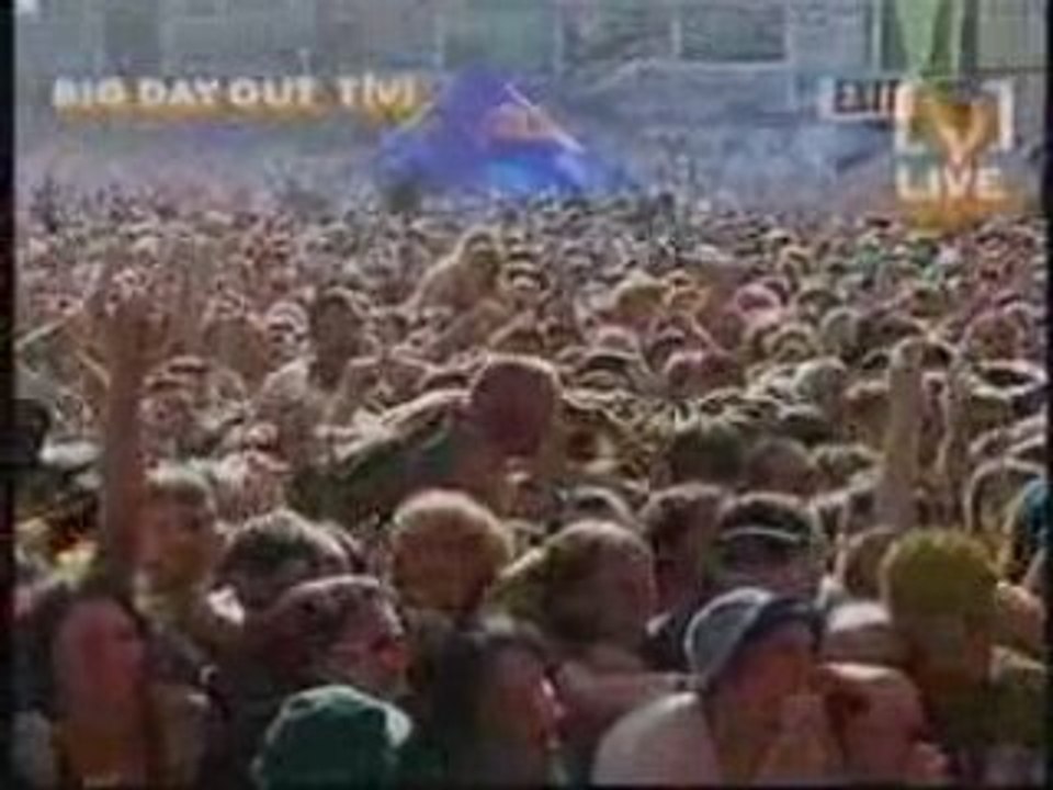 System Of A Down - Chop Suey (Live Big Day Out 2002)