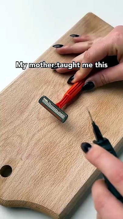 Easily remove lint from clothes at home - video Dailymotion