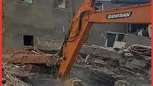 ​12 ساعة تحت الأنقاض.. استمرار جهود البحث عن 3 فتيات بعقار الإسكندرية المنهار
