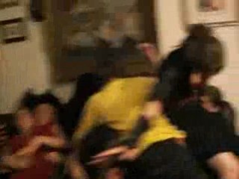 Calin collectif N°2 sur la canapé