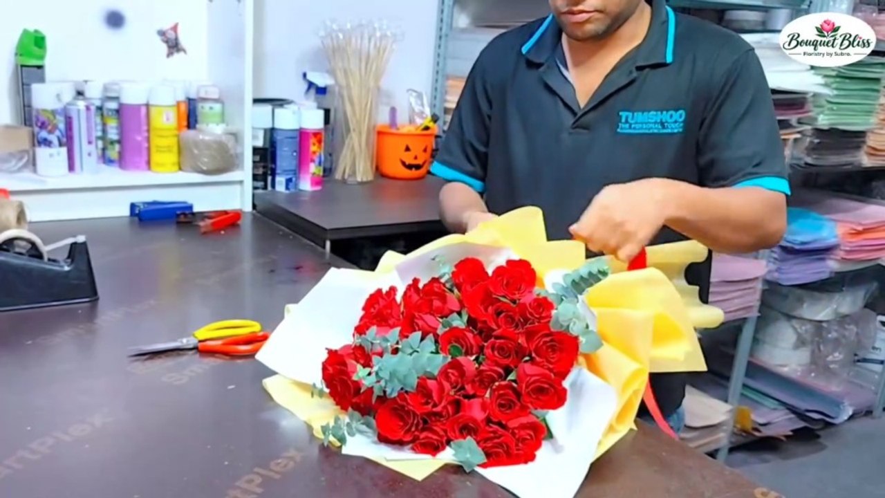 How to Make a Rose Bouquet | Korean Style Wrapping Tutorial - video ...