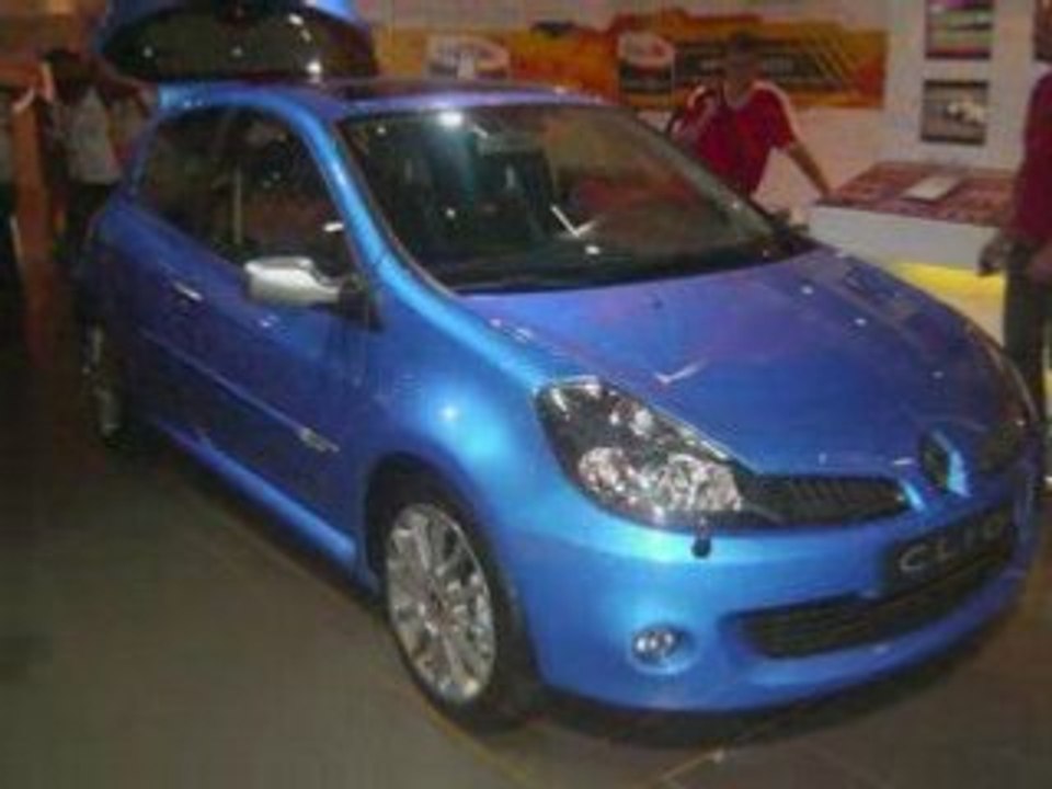 Citroen Renault Champs Elysées Paris