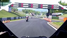 Yamaha R3 🏁🔥 Ora Ana Tembung Kalah! 💨 | Cadwell Park Race EP.2 #YamahaR3 #YamahaRacing #CadwellPark #MotorcycleRacing #NoGivingUp #BalapanMotor #RacingLife #FYP #Viral #Shorts #BikeRacing