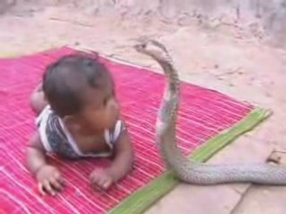 ComojuegaunbebeenlaIndia