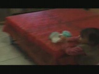 L'apprentissage de la marche.