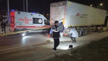 Emniyet şeridindeki TIR'a çarpan sürücü kurtarılamadı!