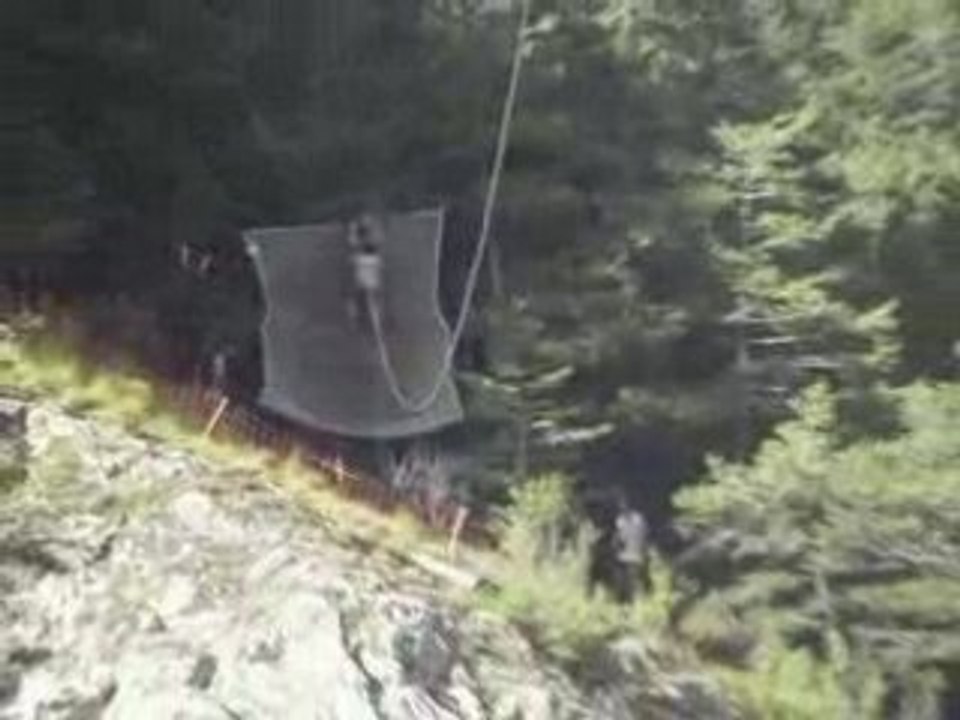 Yann joue à Tarzan en Savoie