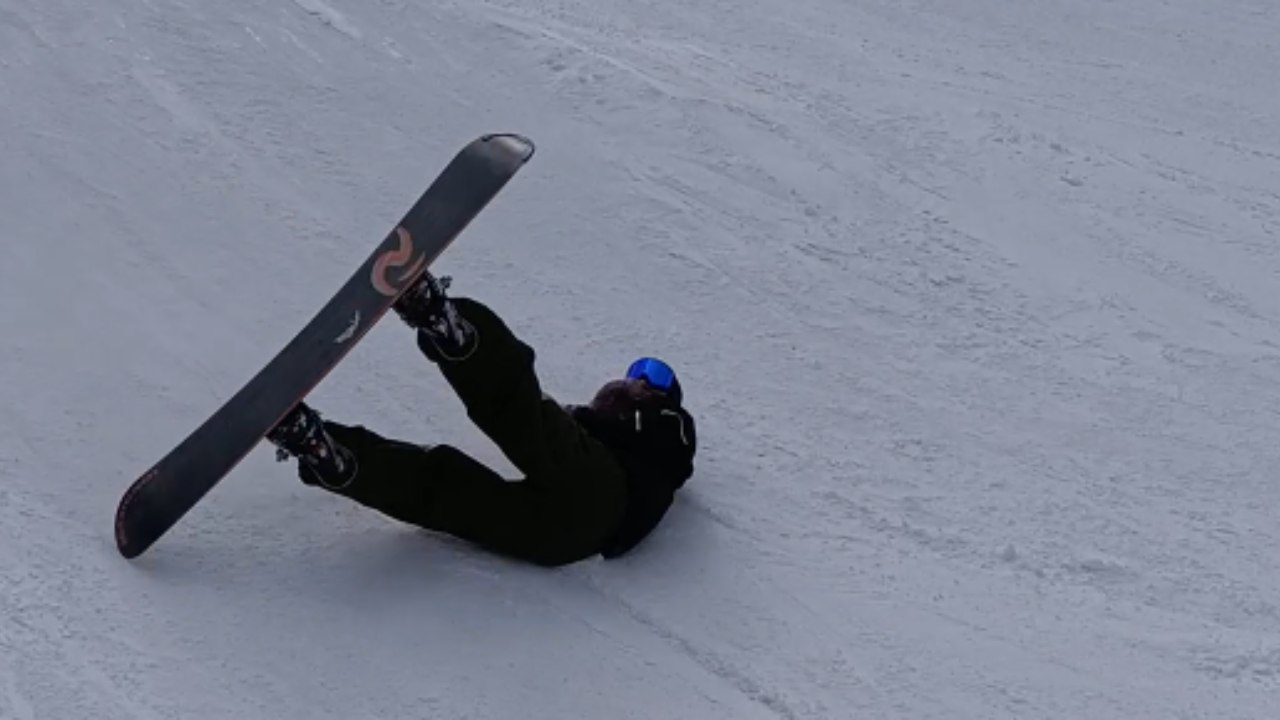 Beginner's Snowboarding Attempt Ends In Sudden Snow Fall - video ...