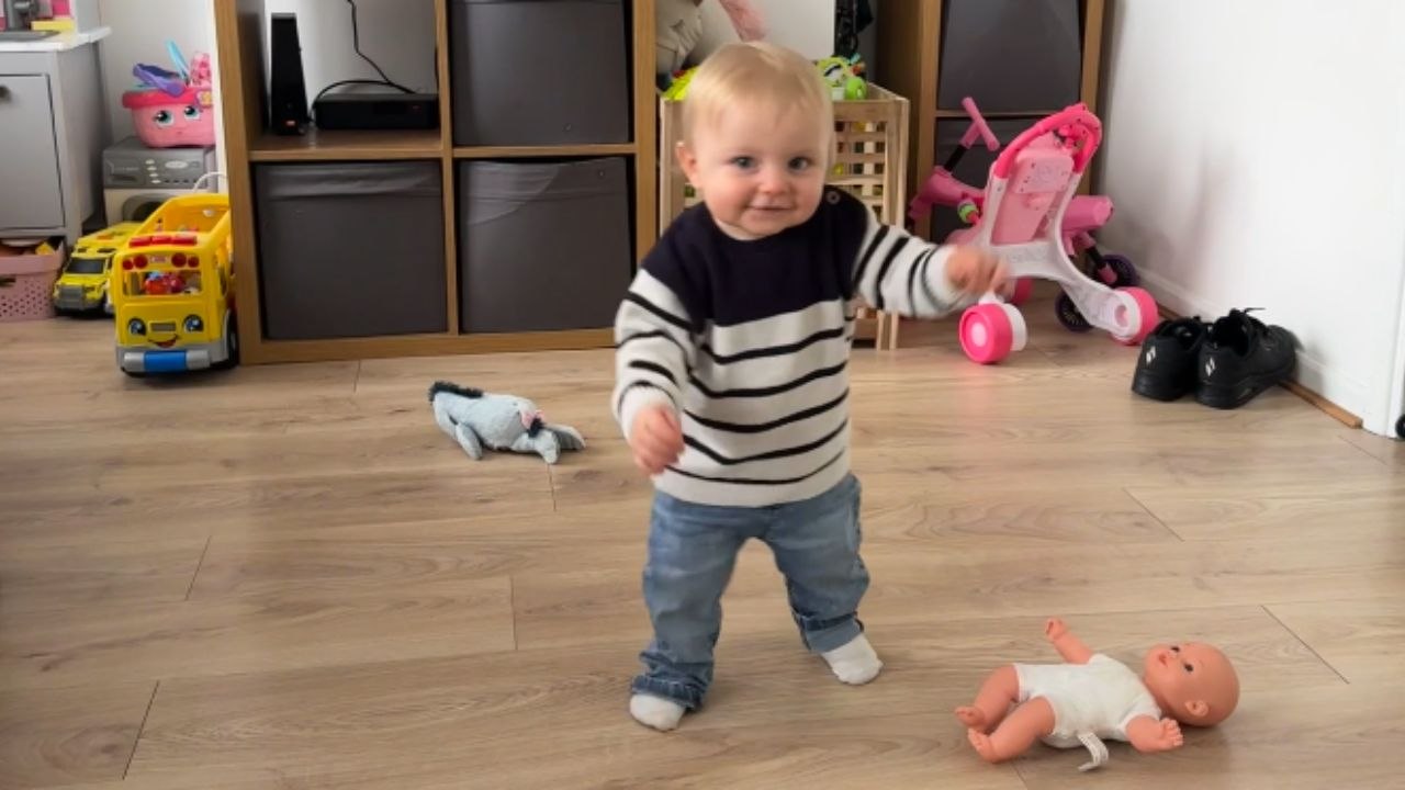Toddler's Determined Dash Concludes with an Adorable Fall - video ...