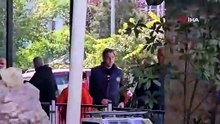 Dilencinin para saklama yöntemi pes dedirtti: Çoraptan para fışkırdı