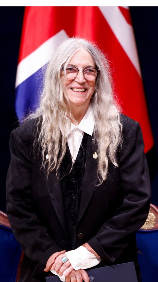 La compositora y escritora estadounidense Patti Smith ha convertido su discurso en los Premios Princesa de Asturias 2026 en el Teatro Campoamor en una reivindicaci�n del compromiso con las nuevas generaciones