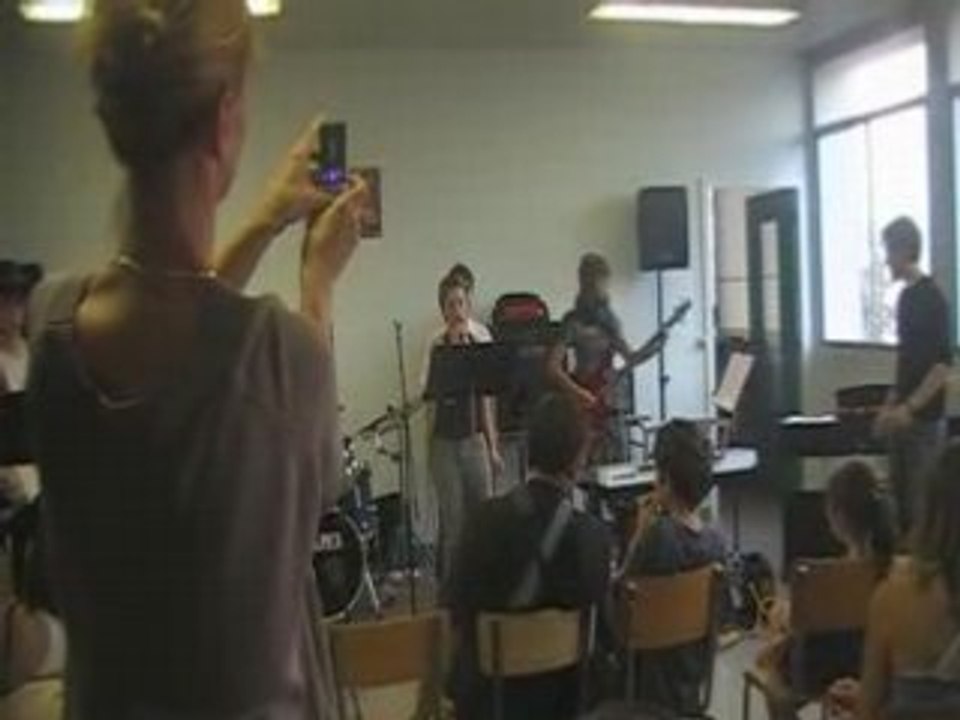 the offspring - pretty fly (stage musique en fête)